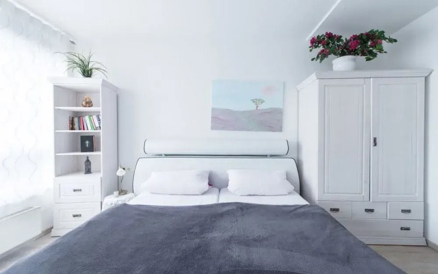Deluxe Apartment White Cocoon