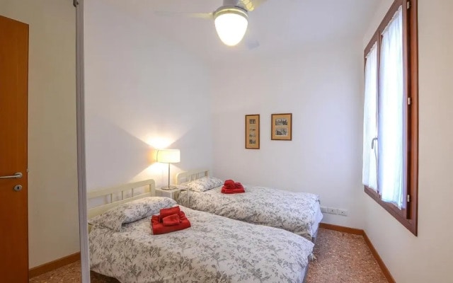 Stunning Apartment in Venezia With 2 Bedrooms and Wifi