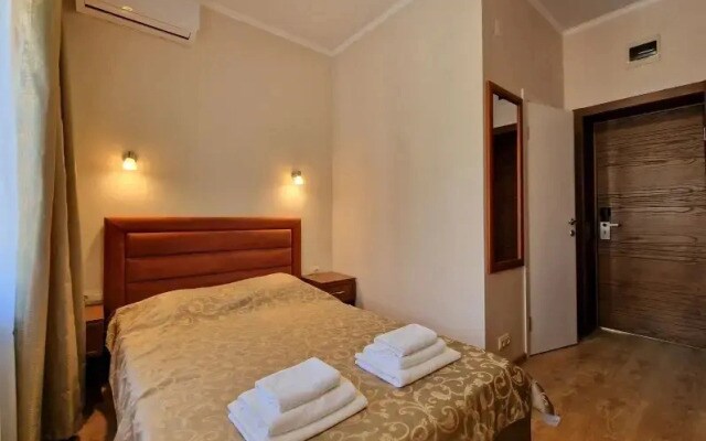 Persikovy Zamok Private House