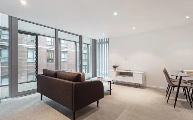 Stylish 2BR Apartment in Heart of Sheffield