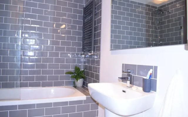 Beautiful 1 Bedroom House in East London