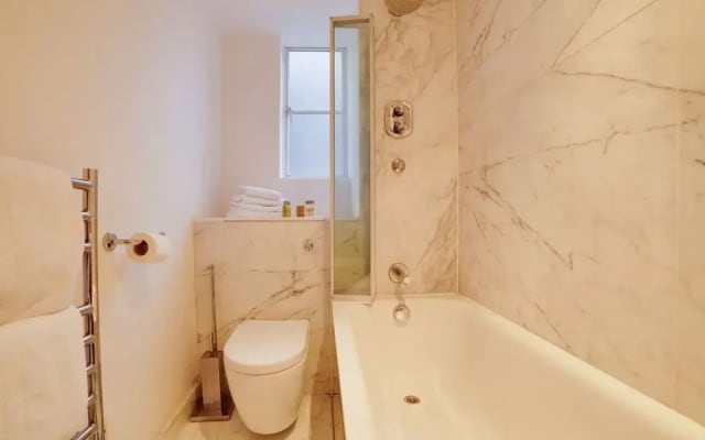 Cosy Studio in London With Jacuzzi