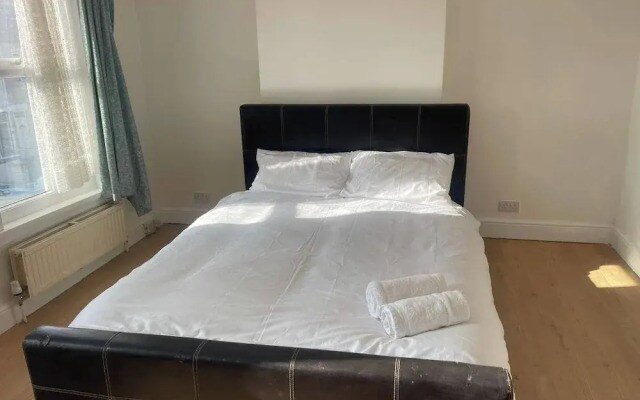 Cosy Croydon Apartment With 2 Bedrooms