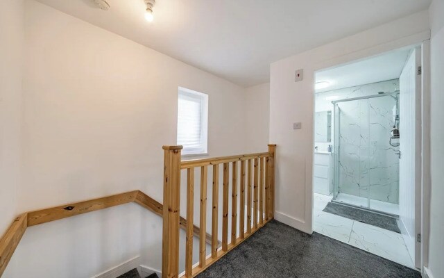 2 Bed Apartment Sleeps 3 -smart Tv -private Garden
