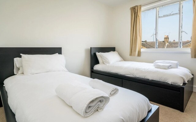 2 Bedroom Flat in Heart of Battersea near Station
