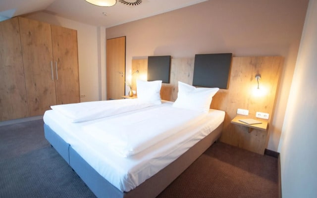 Hotel am Hachinger Bach by Blattl