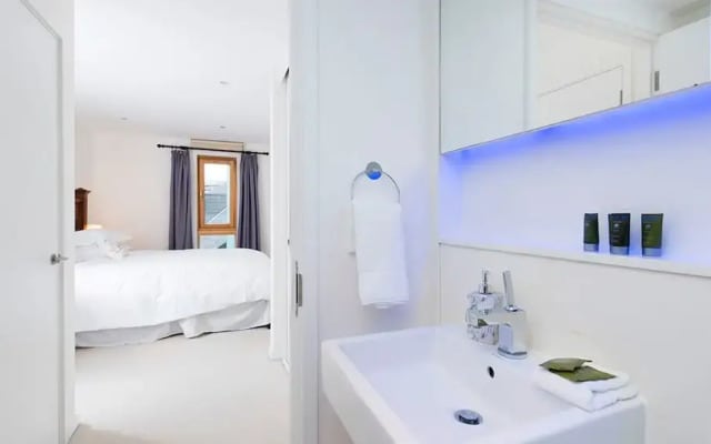 Contemporary 2br Apartment in East Putney