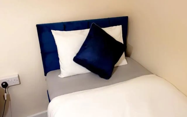 Impeccable 1-bed, Sleeps 2, Free Parking