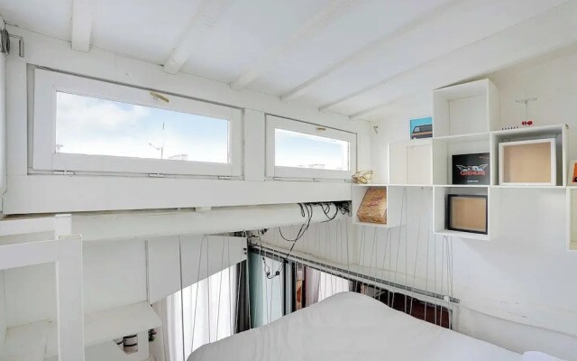 Spacious Apartment 2br/4p - Republique