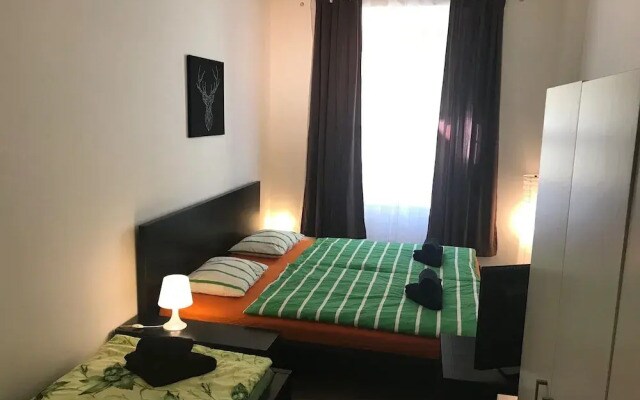 3 Bed Flat - Sleeps 20 - Smoking Room - Wifi