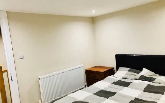 Small 3 Bed Flat Near Heathrow