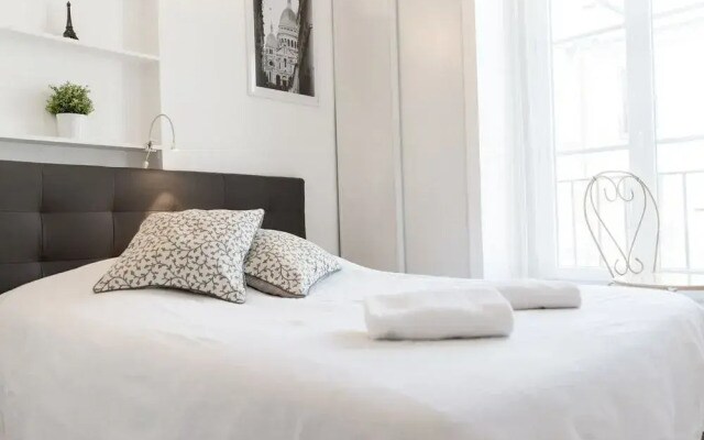 Montmartre Apartments - Renoir