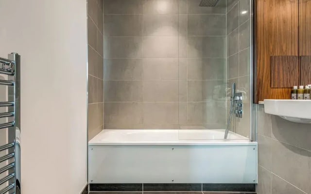 Luxury Canary Wharf Apartment with Parking