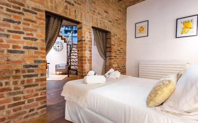 Bright Triplex - 4br/10p - Moulin Rouge