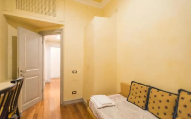 lolART luxury at Spanish Steps