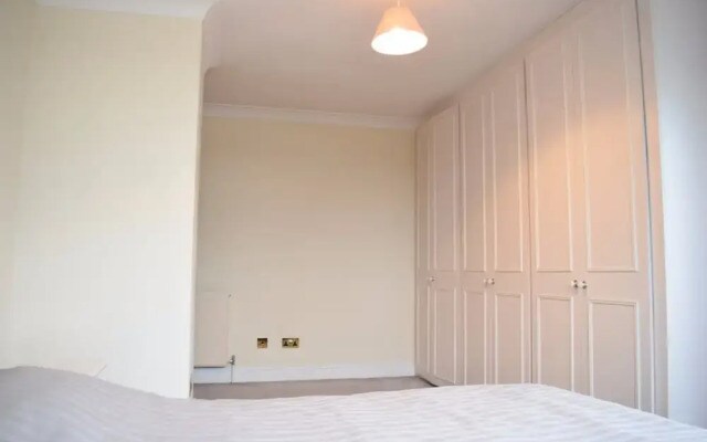 1 Bedroom Flat With River Views