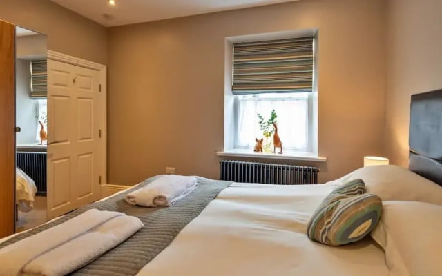 Apartment in Buxton Old Post Office, No Deposit