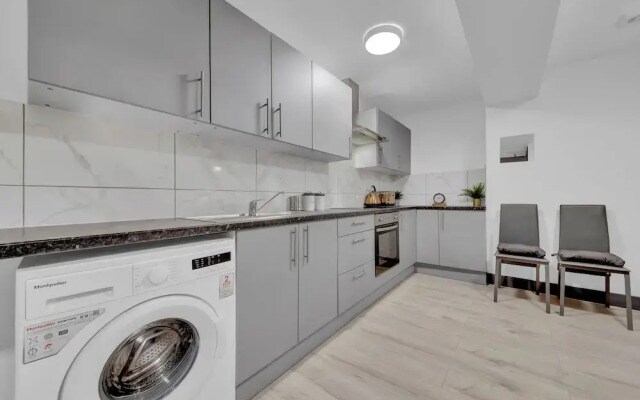 Captivating 1-bed Studio in Feltham