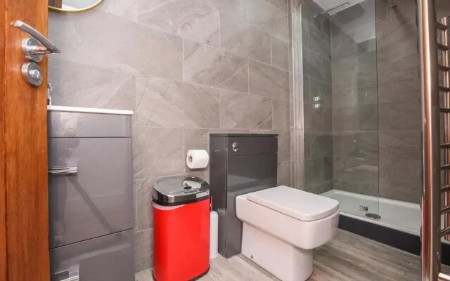 Concert Square Apartments by Happy Days