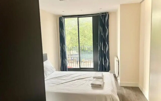 London Riverside Apartment Retreat