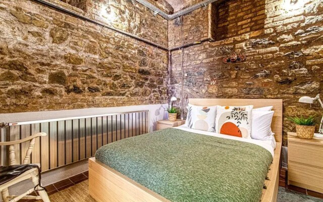 Centrally Located Historical Flat in Beyoglu