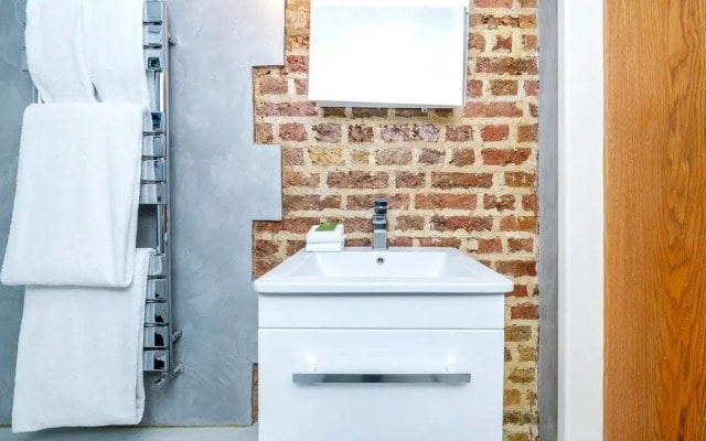 1BR Stylish Apartment in Earls Court!