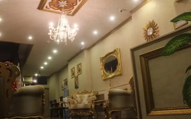 Divan Palace