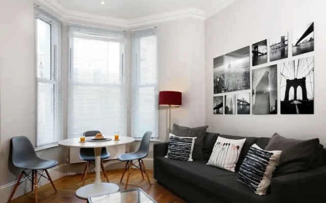 Experience Stunning Apartment Lifestyle. 10B