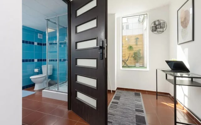 Warsaw Mickiewicza Apartment by Renters