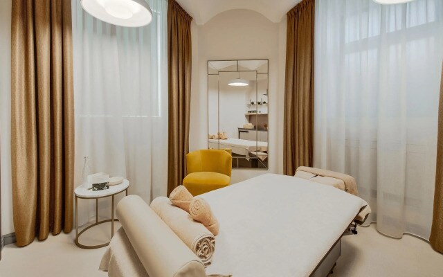 Отель Grand Poet Hotel by Semarah