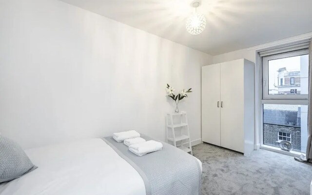 Leonard Street Apartment by Flexystays