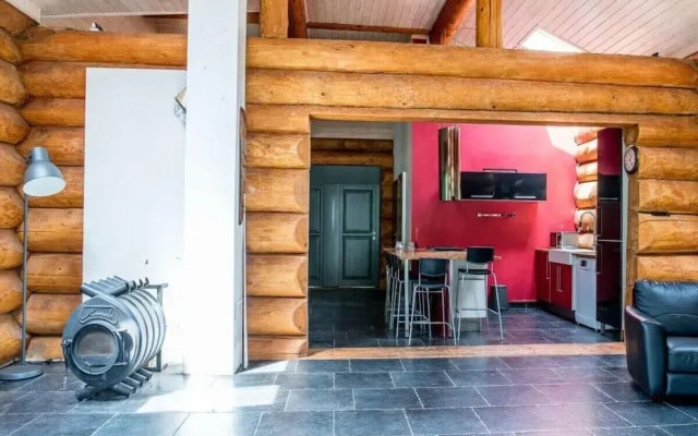 Spacious Holiday Home With Internet