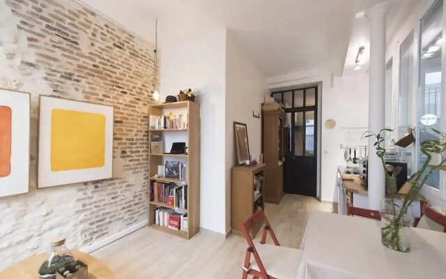 Characterful Bastille Hideaway