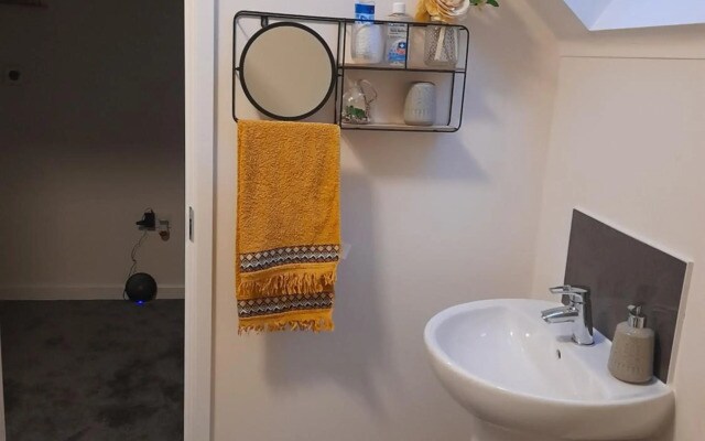 Spacious Ensuite King Room Private Neighbourhood Free Parking Space