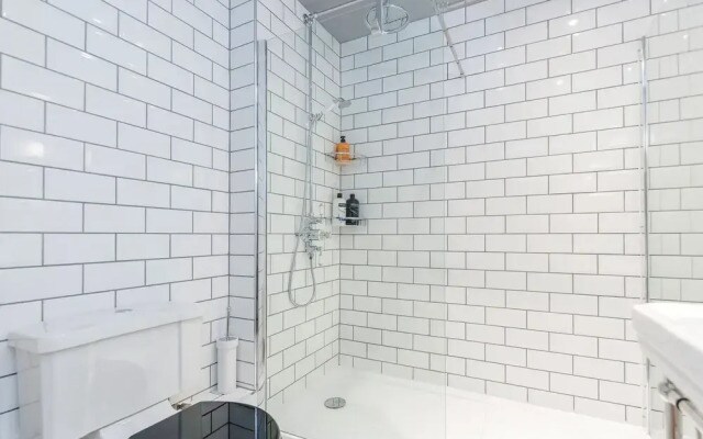 Hoxton 2 Bed Apartment by BaseToGo
