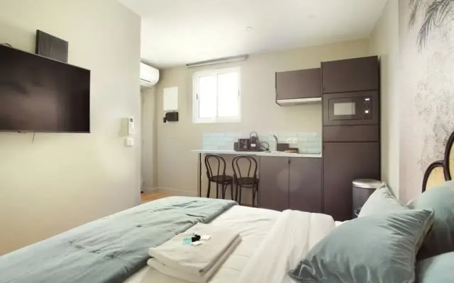 Studio With AC Center of Paris