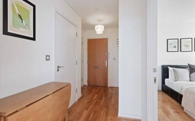 Chic 1 BDR W/balcony in Greenwich, 7mins to st