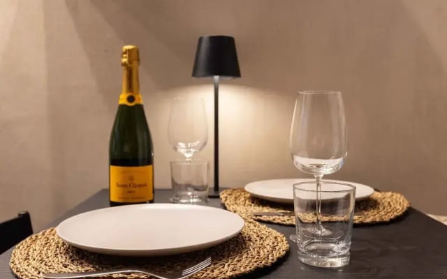Urban Chic 2 Luxury Suites Apartment