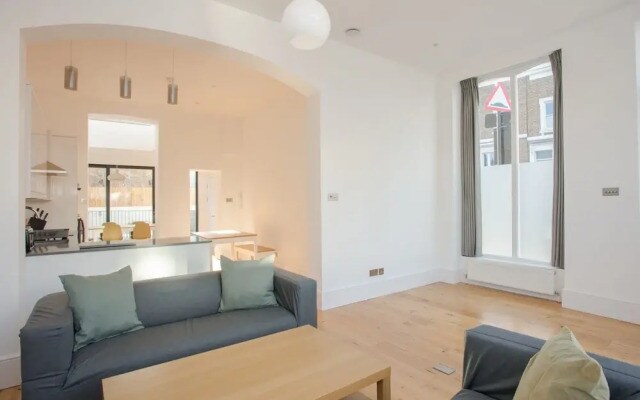 Newly Refurbished Modern 3 Bedroom Apartment in Affluent Fulham