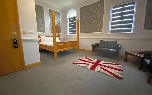 Baylis Park Hotel