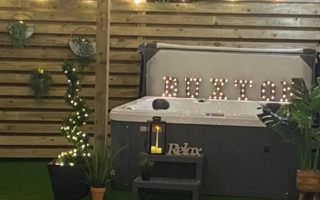 The Hideout With Hot Tub Buxton