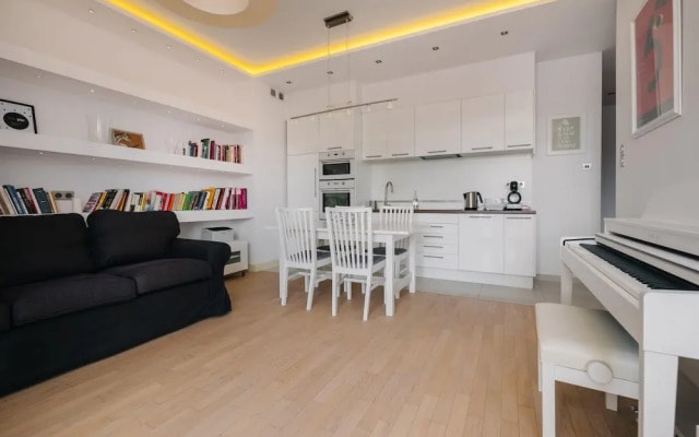 Modern Apartment Across the Ponds