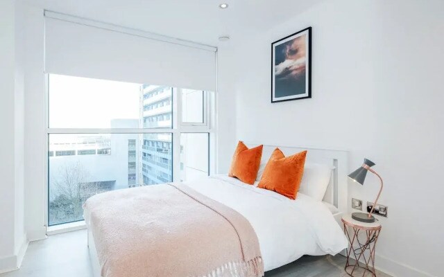Royal Docks Guesthouse by LUXHABITAT