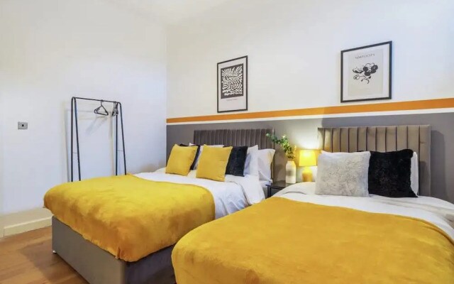 Spacious Apartment for Groups in City Centre