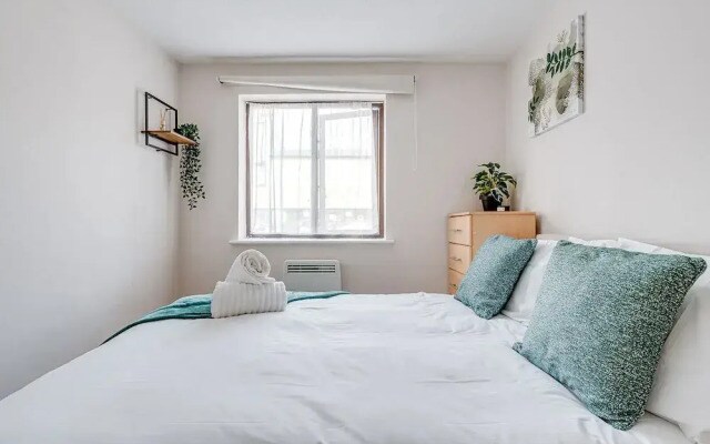 Canadawater-2bedroom-1bathroom-wifi-free Parking
