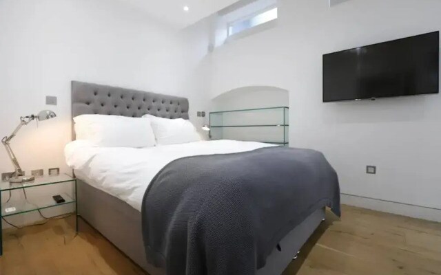Modern 3 Bedroom Camden Flat With Garden
