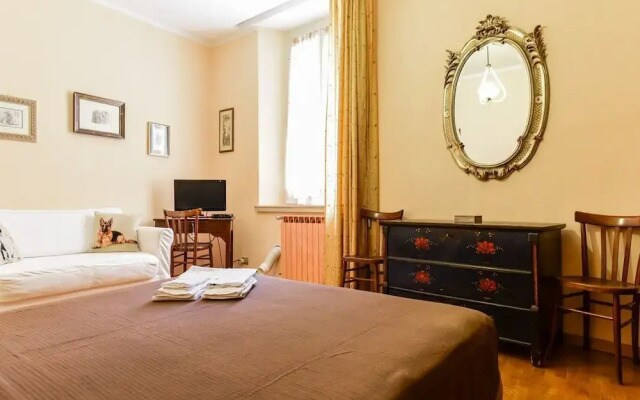 Trevi Fountain Home