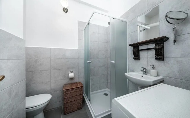 Friends Avenue Apartment