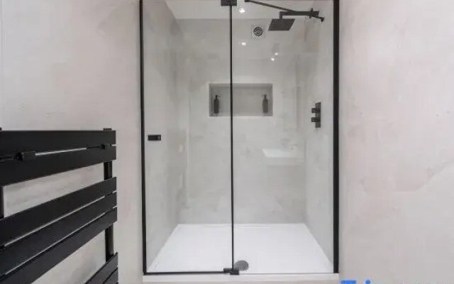 Stunning 2 Bed with ensuite near Elephant & Castle