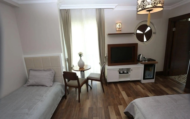 K Suites Hotel